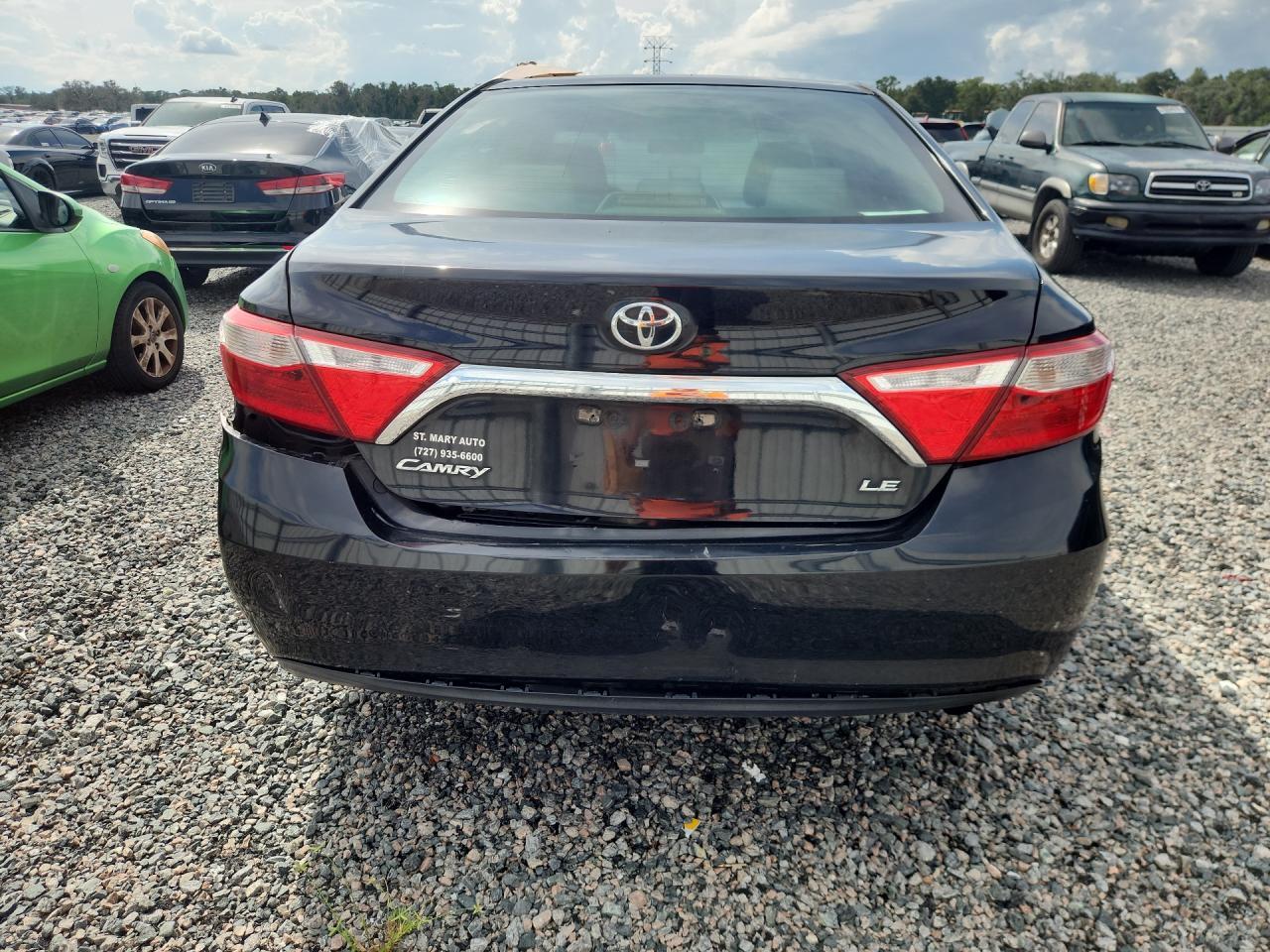 2015 TOYOTA CAMRY LE — Фото 6 из 12
