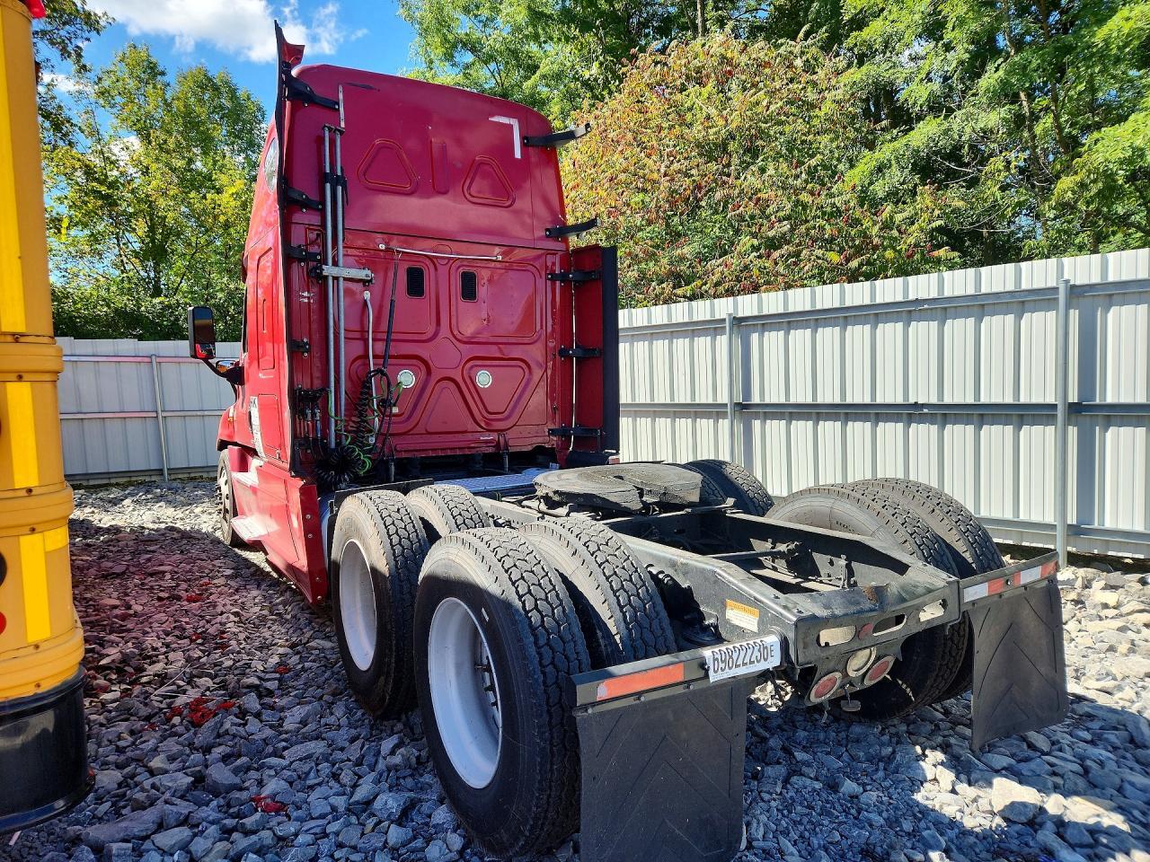 2016 FREIGHTLINER CASCADIA 125 SEMI TRUCK — Фото 2 из 13