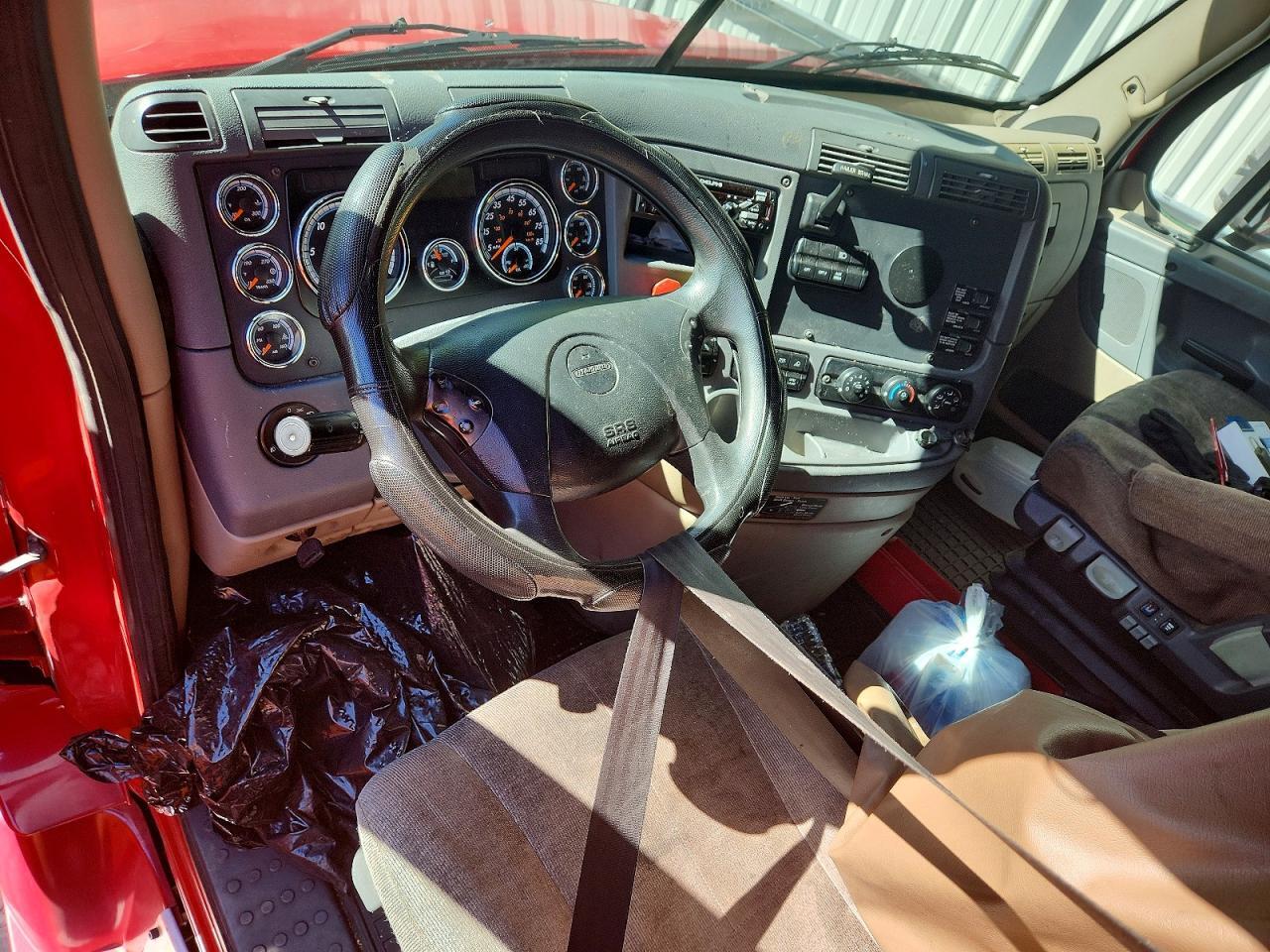 2016 FREIGHTLINER CASCADIA 125 SEMI TRUCK — Фото 8 из 13