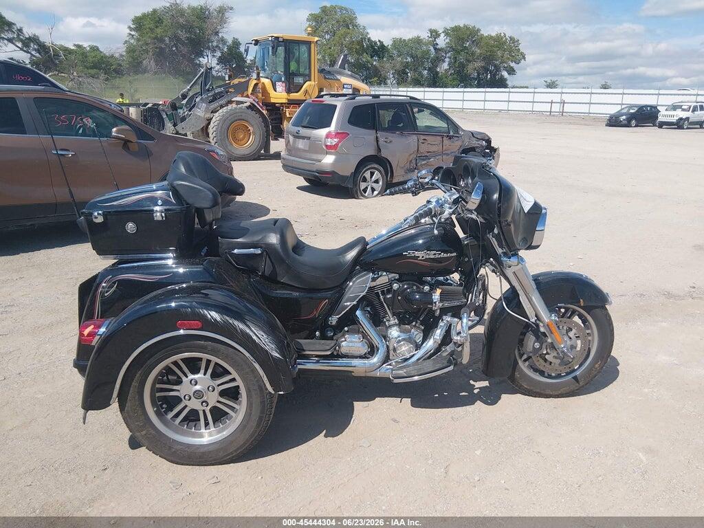 1HD1MBM11AB850652 2010 HARLEY-DAVIDSON FLHXXX photo no. 12