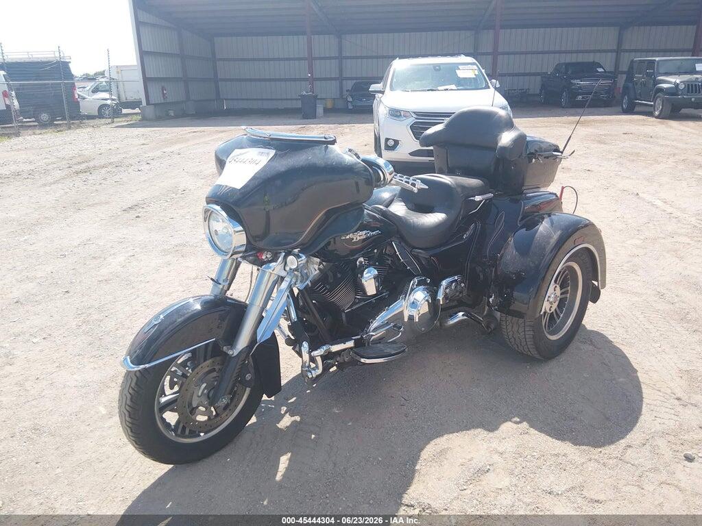 1HD1MBM11AB850652 2010 HARLEY-DAVIDSON FLHXXX photo no. 2
