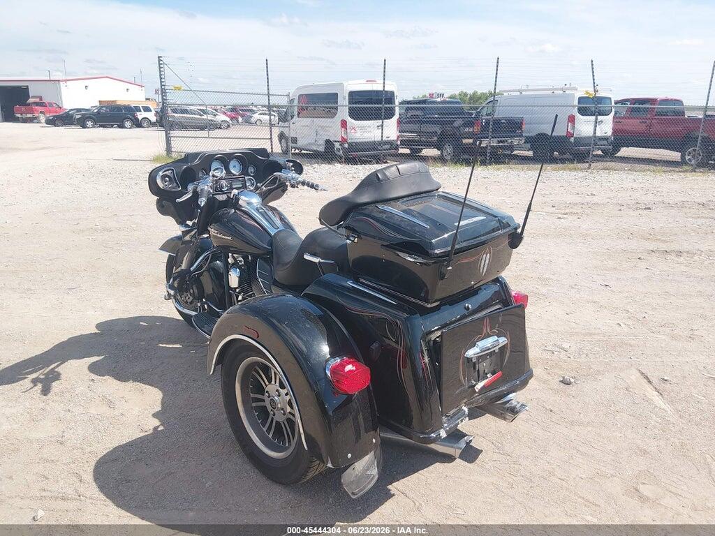 1HD1MBM11AB850652 2010 HARLEY-DAVIDSON FLHXXX photo no. 3
