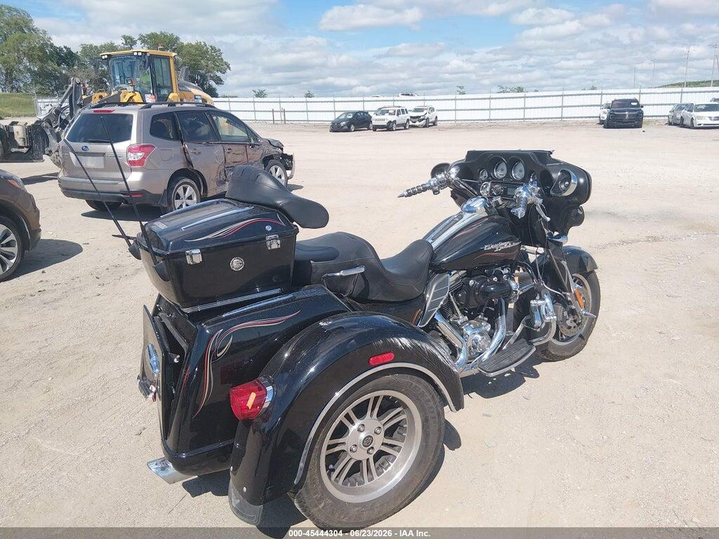 1HD1MBM11AB850652 2010 HARLEY-DAVIDSON FLHXXX photo no. 4