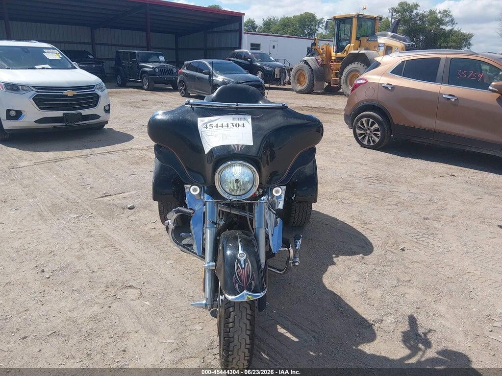 1HD1MBM11AB850652 2010 HARLEY-DAVIDSON FLHXXX photo no. 5