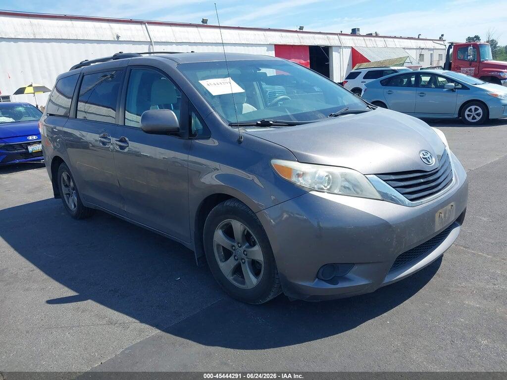 5TDKK3DC4BS157393 2011 TOYOTA SIENNA photo no. 1
