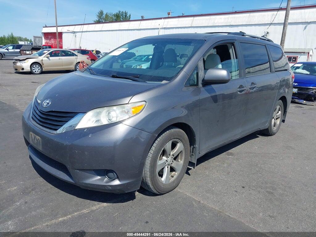 5TDKK3DC4BS157393 2011 TOYOTA SIENNA photo no. 2
