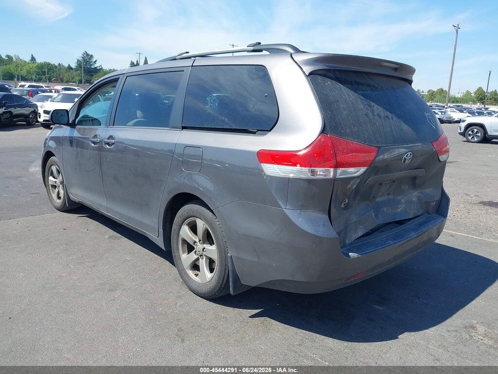 5TDKK3DC4BS157393 2011 TOYOTA SIENNA photo no. 3