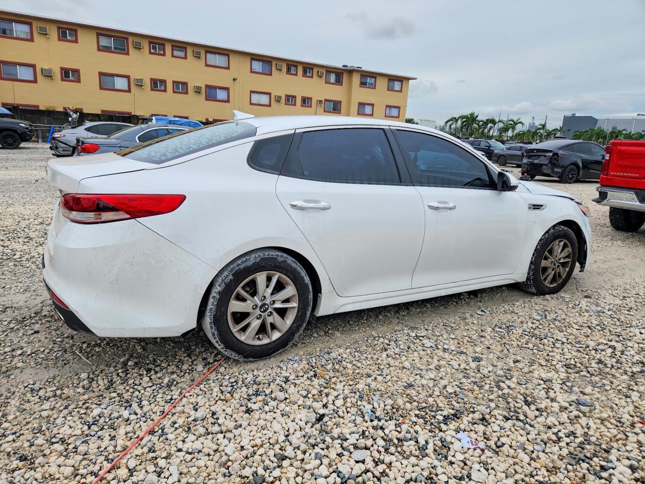 2017 KIA OPTIMA LX — Фото 3 из 12