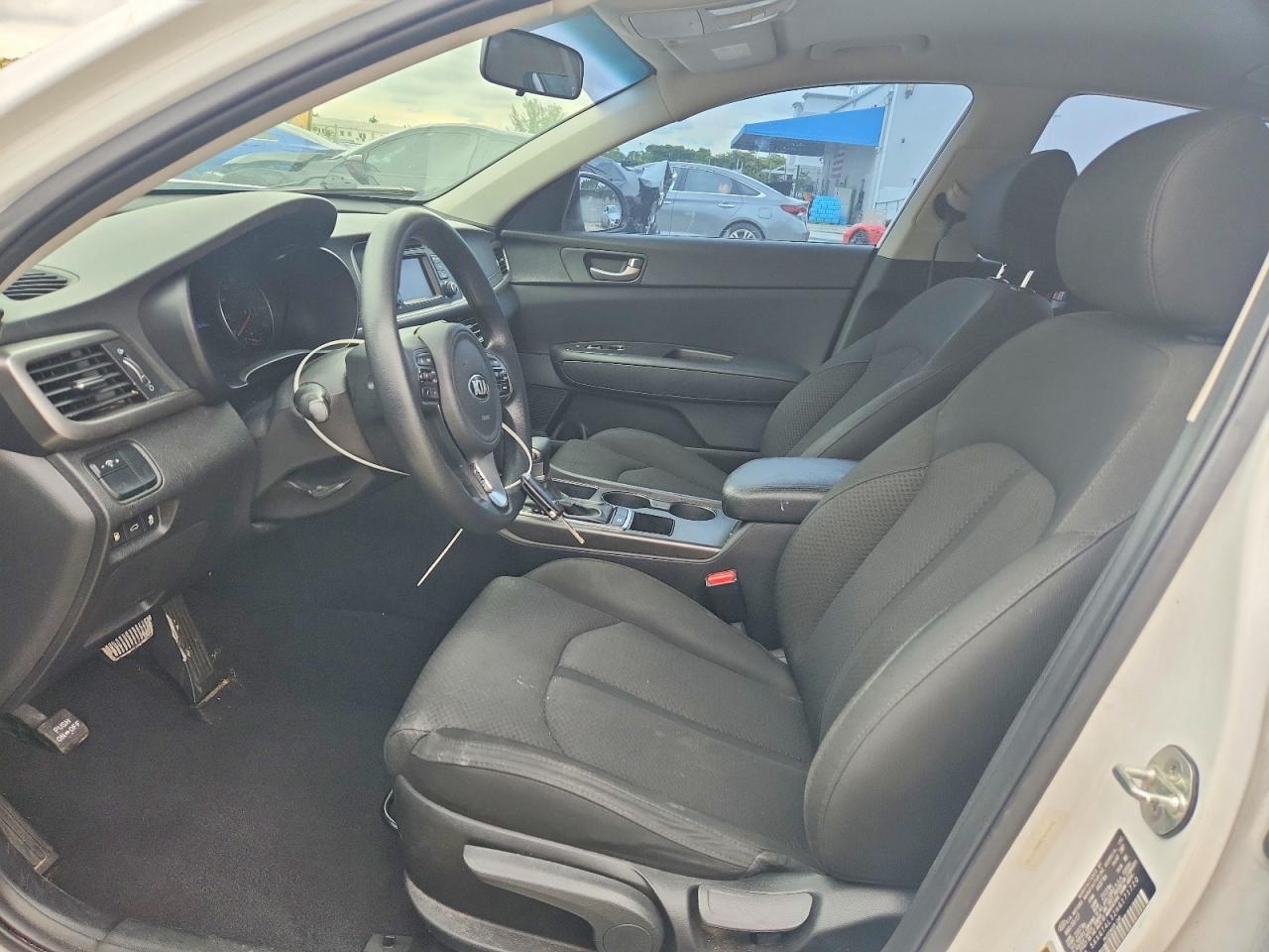 2017 KIA OPTIMA LX — Фото 7 из 12