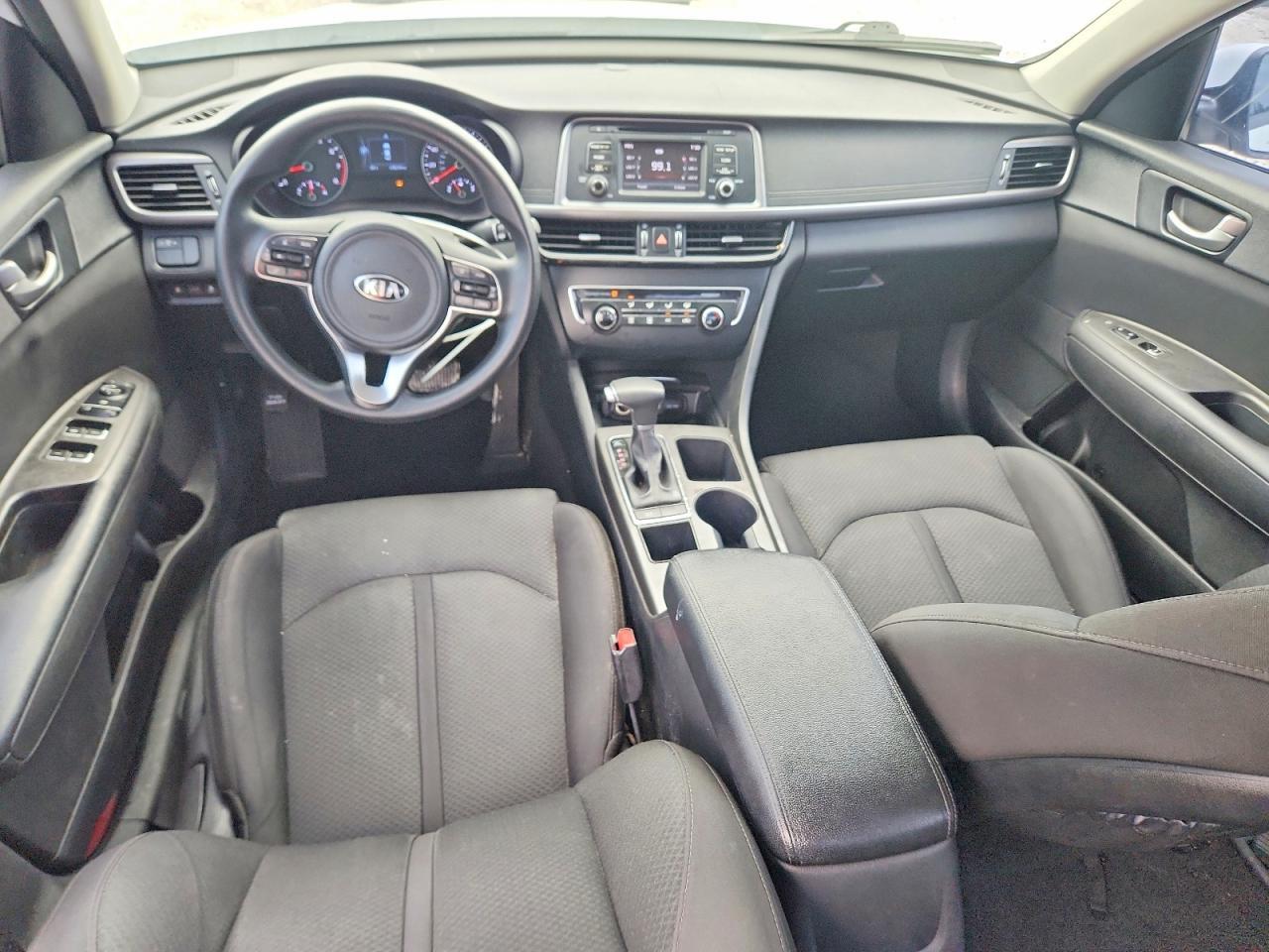 2017 KIA OPTIMA LX — Фото 8 из 12