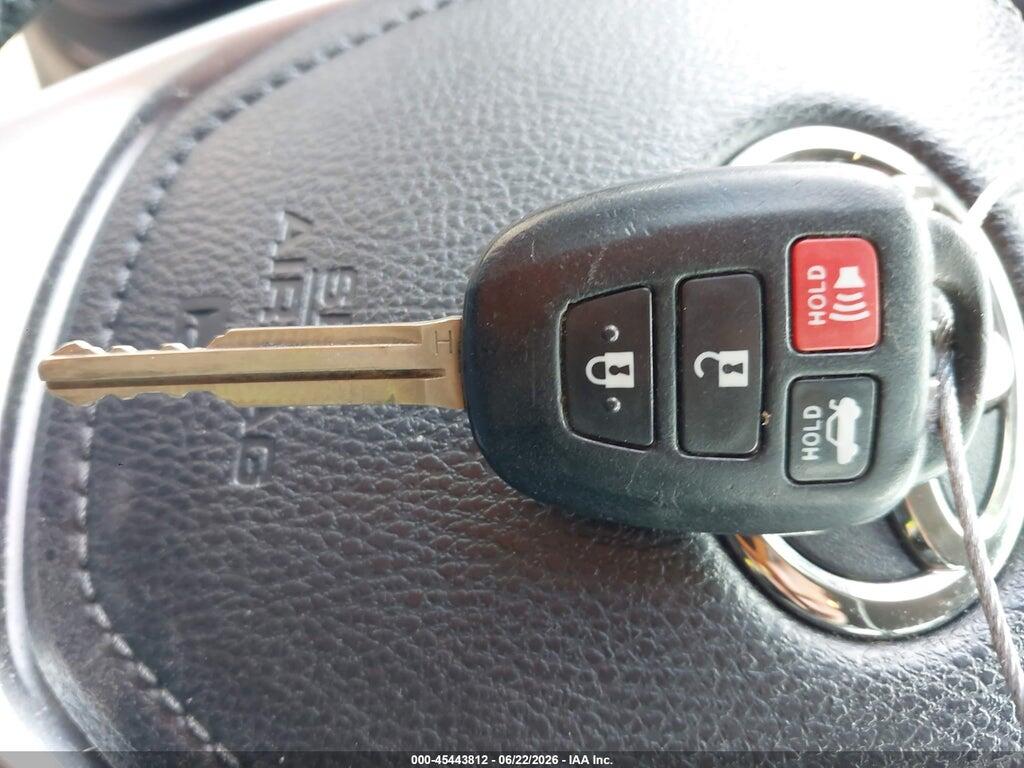 5YFBURHE8HP715630 2017 TOYOTA COROLLA photo no. 11