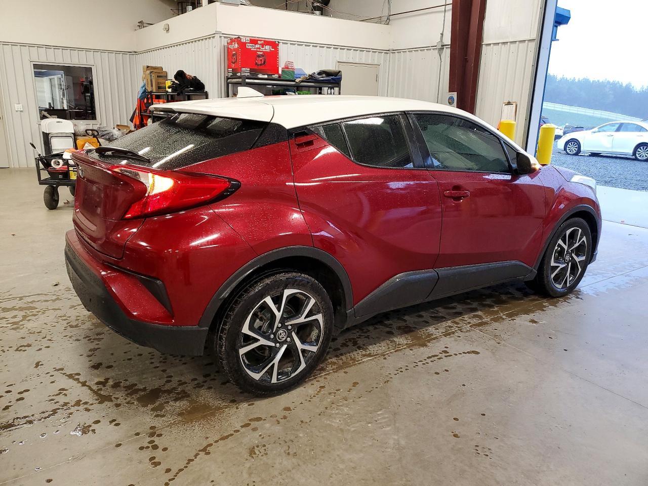 2018 TOYOTA C-HR XLE PREMIUM — Фото 3 из 12