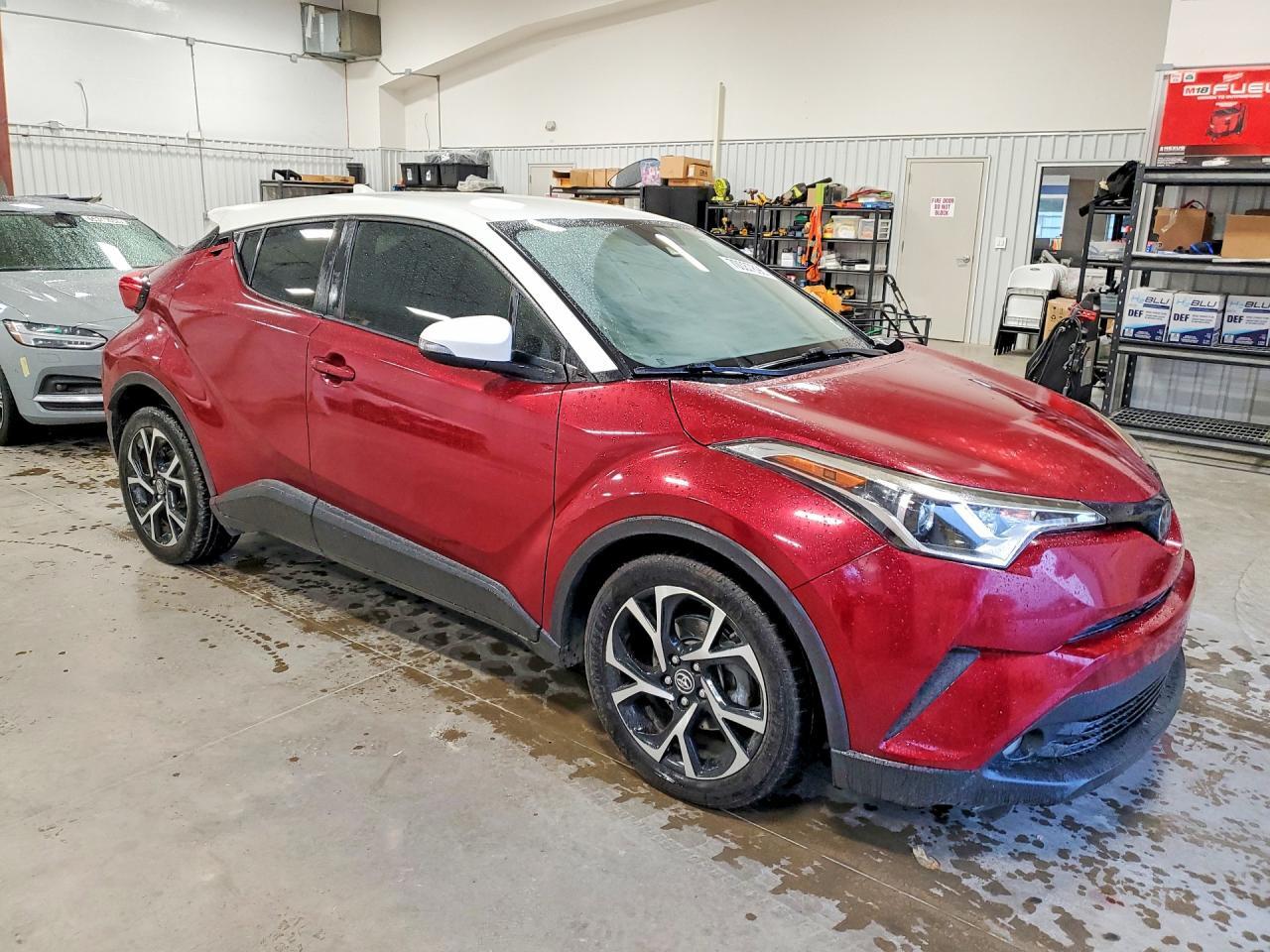 2018 TOYOTA C-HR XLE PREMIUM — Фото 4 из 12