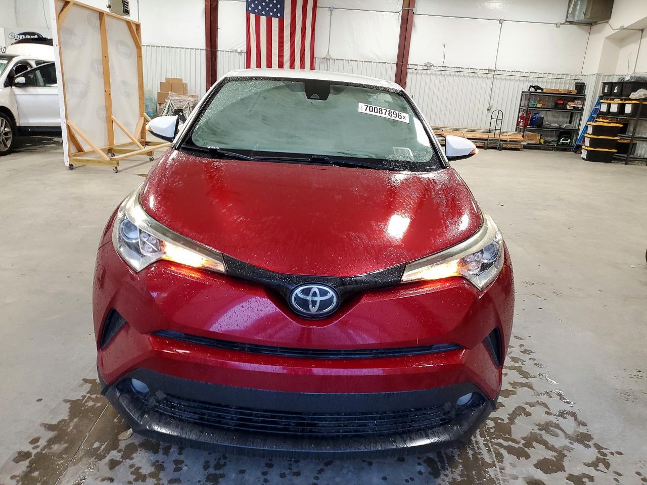2018 TOYOTA C-HR XLE PREMIUM — Фото 5 из 12