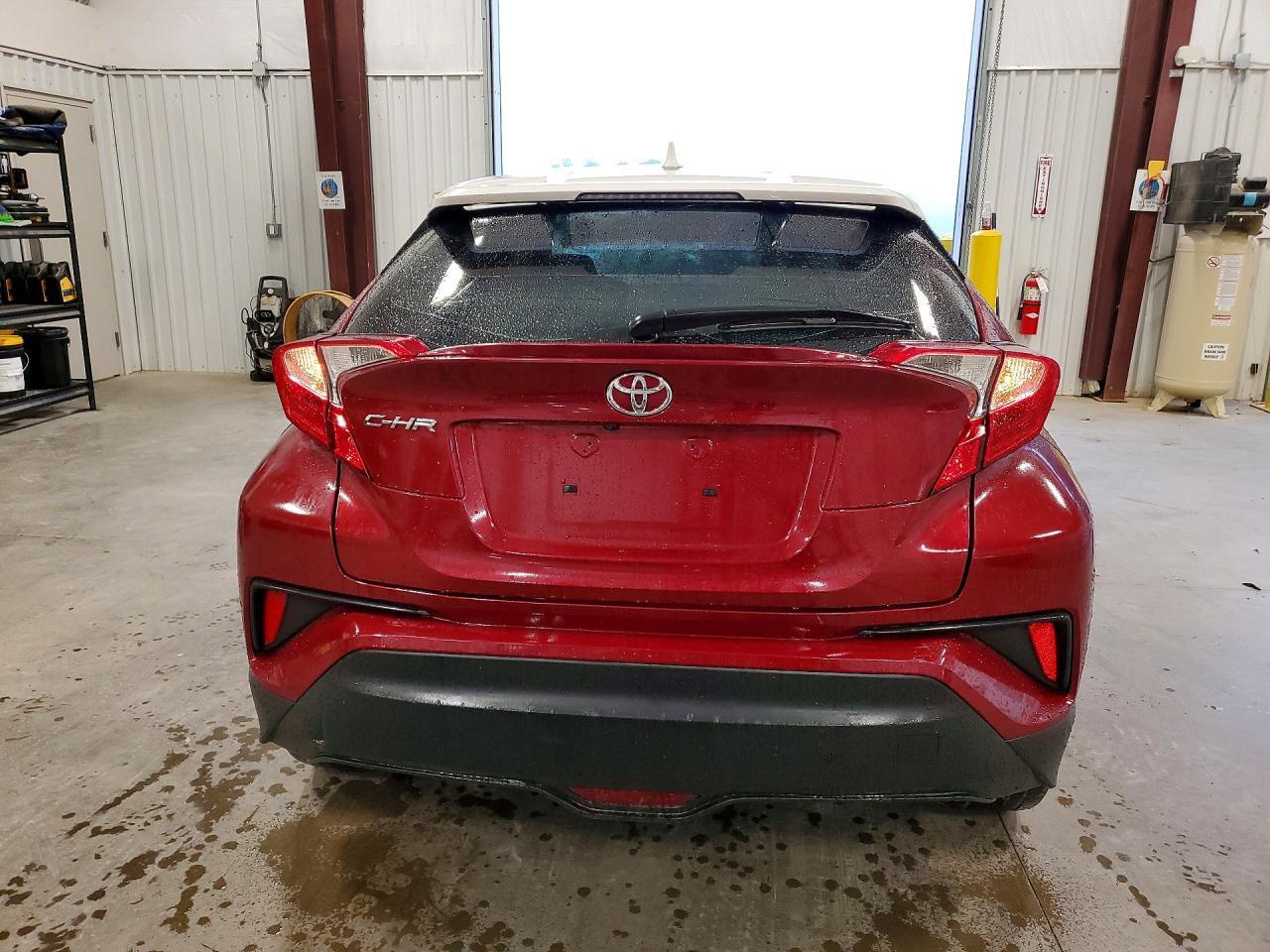 2018 TOYOTA C-HR XLE PREMIUM — Фото 6 из 12