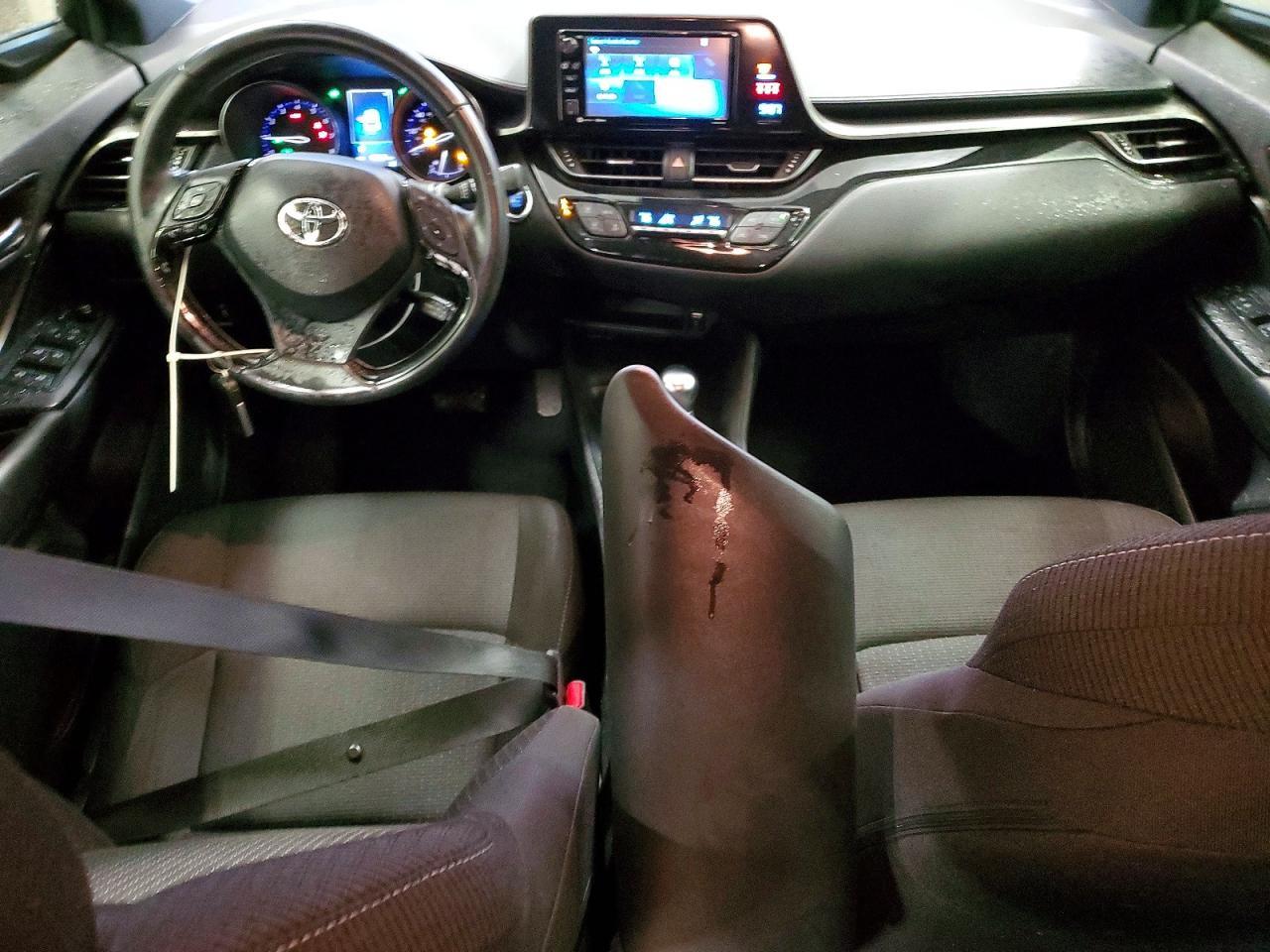 2018 TOYOTA C-HR XLE PREMIUM — Фото 8 из 12
