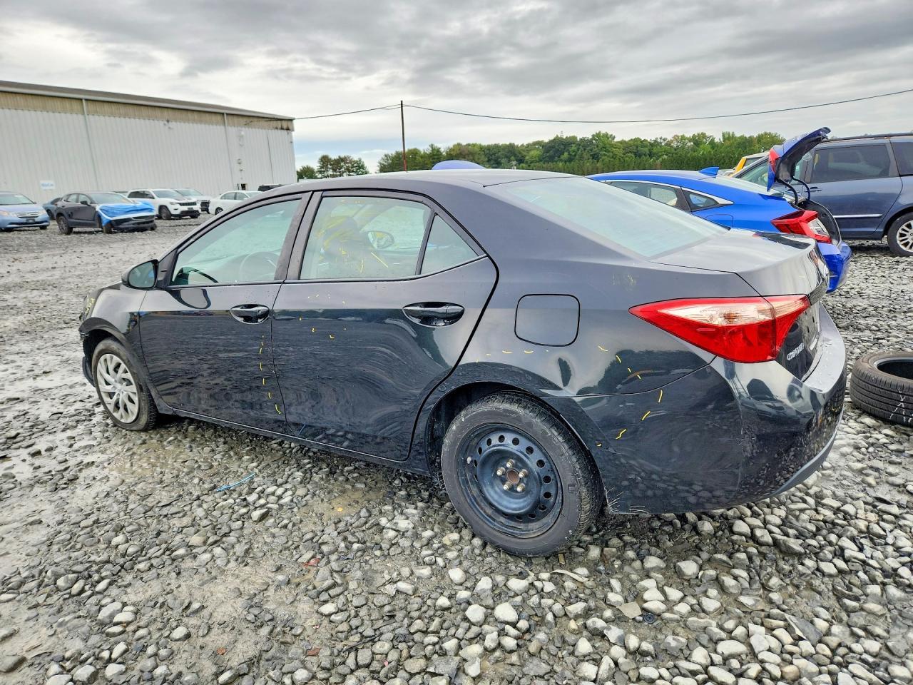 2018 TOYOTA COROLLA LE — Фото 2 из 13
