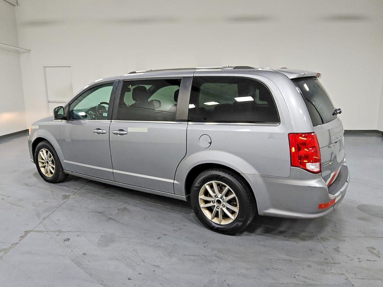 2019 DODGE GRAND CARAVAN SXT — Фото 2 из 13