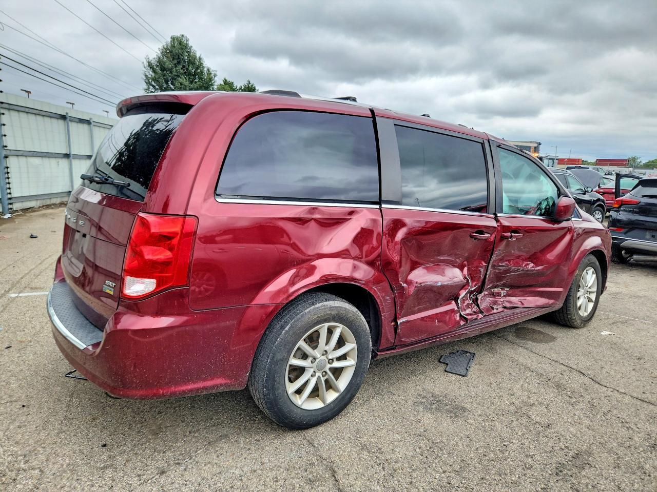 2019 DODGE GRAND CARAVAN SXT — Фото 3 из 13