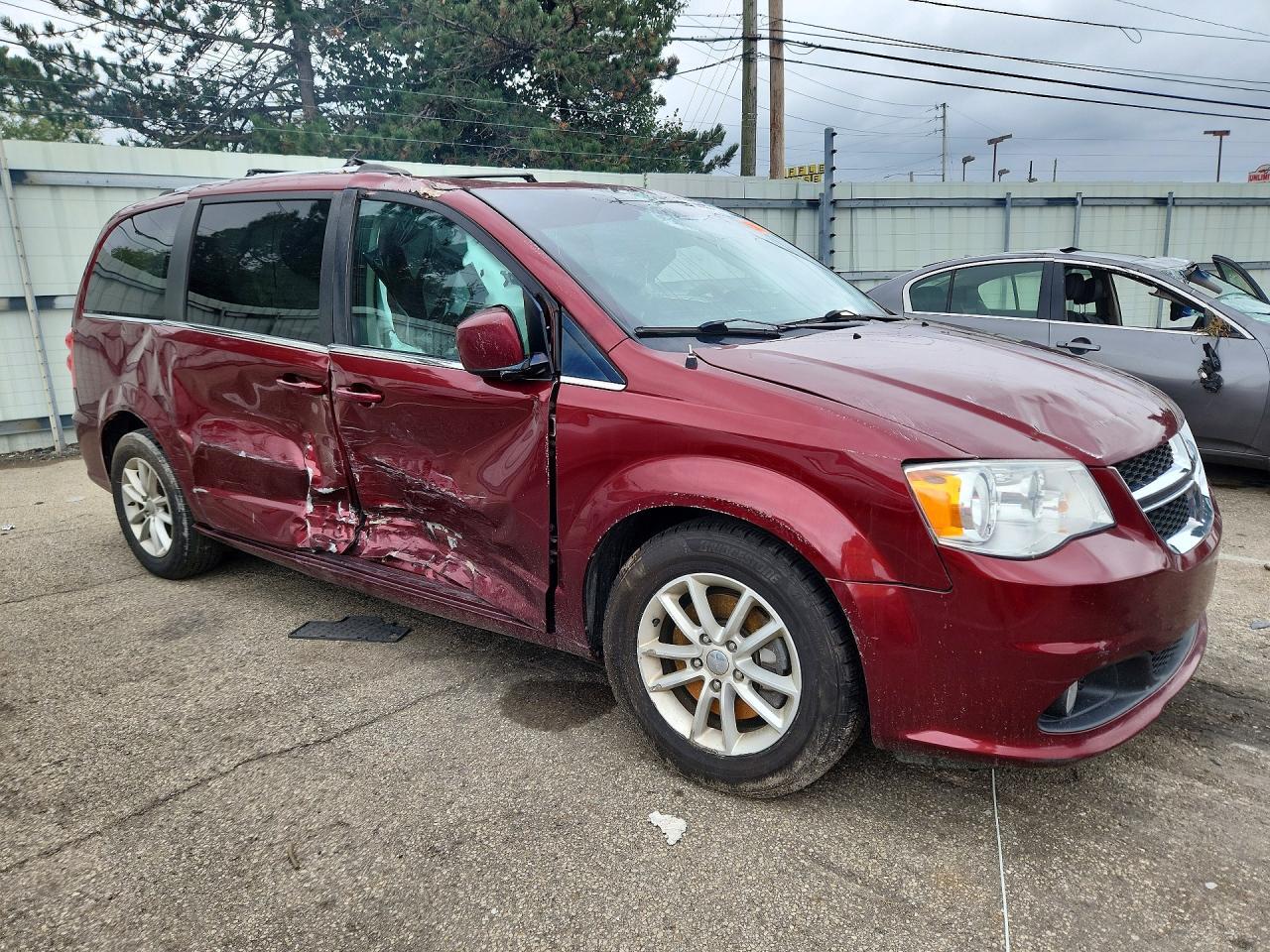 2019 DODGE GRAND CARAVAN SXT — Фото 4 из 13