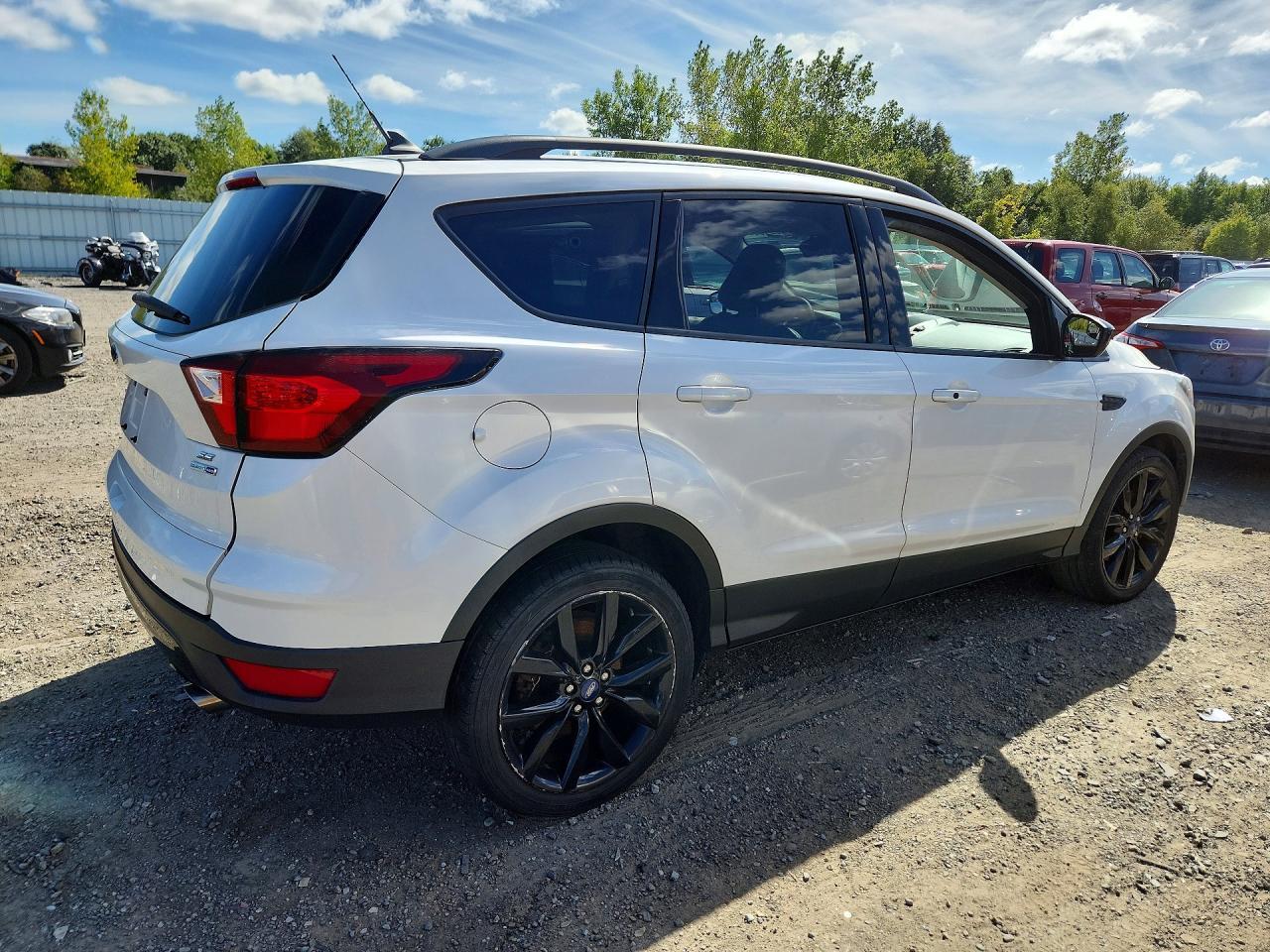 2019 FORD ESCAPE SE — Фото 3 из 13
