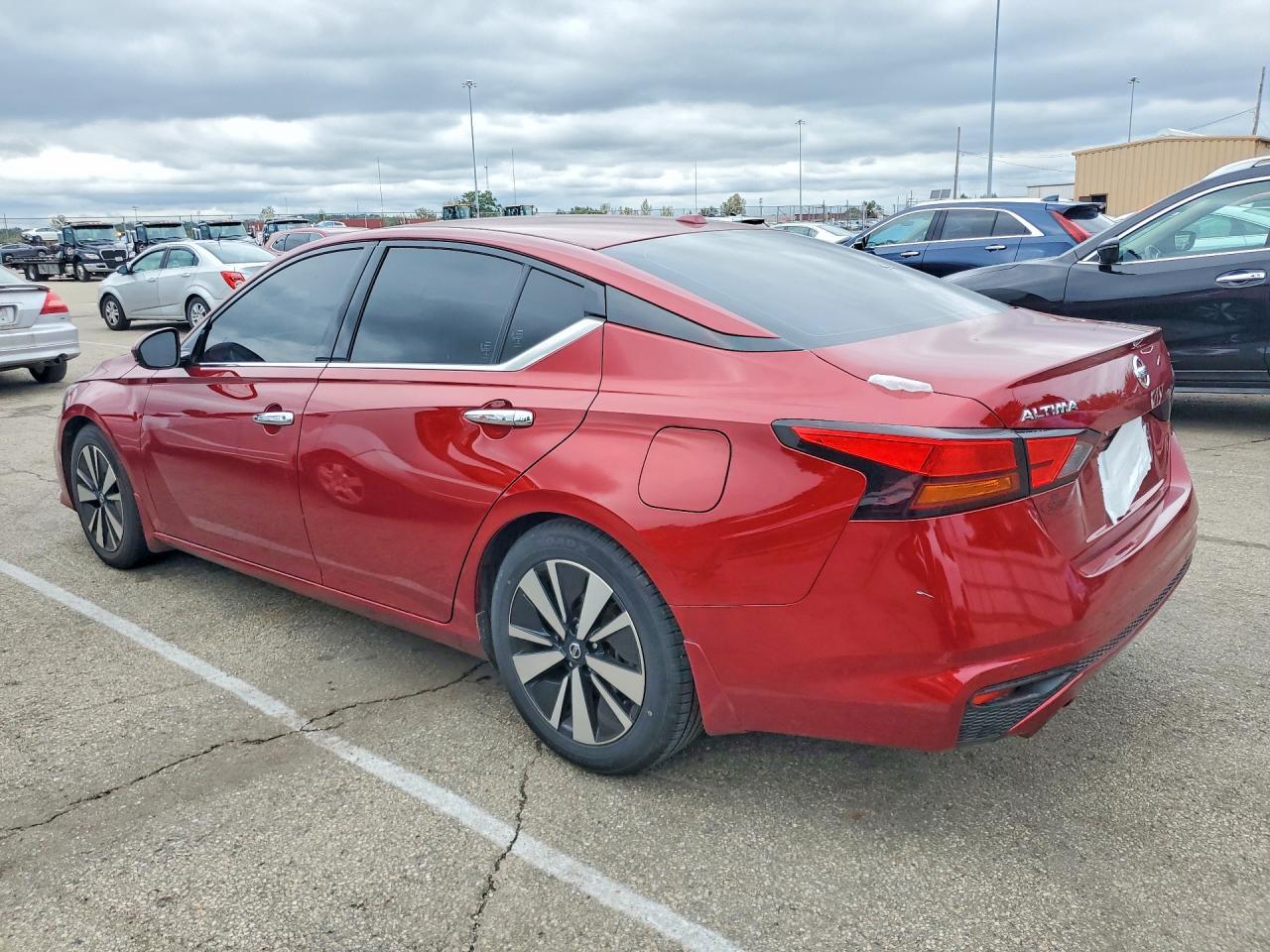 2019 NISSAN ALTIMA SV — Фото 2 из 12