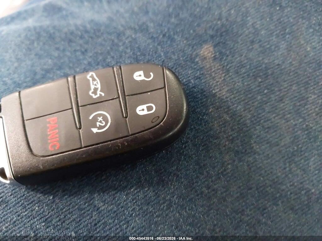 2C3CCAGG0GH183035 2016 CHRYSLER 300 photo no. 11