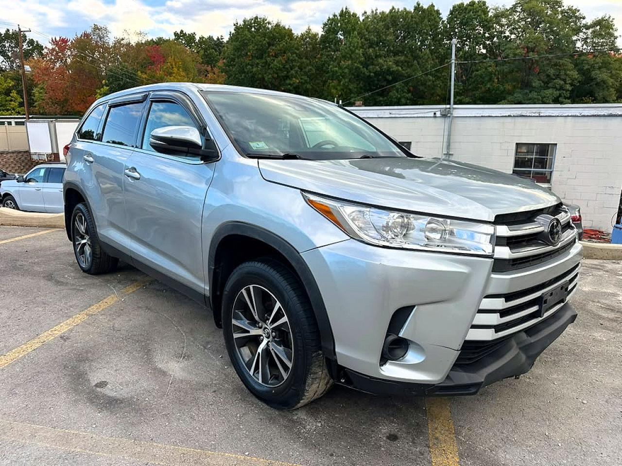 2019 TOYOTA HIGHLANDER LE — Фото 4 из 10