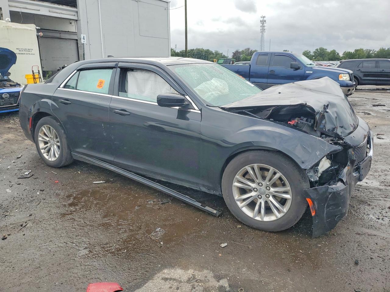 2020 CHRYSLER 300 TOURING — Фото 4 из 12