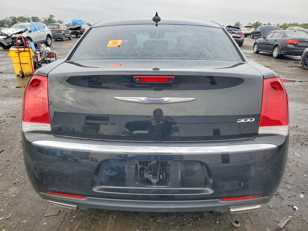 2020 CHRYSLER 300 TOURING — Фото 6 из 12