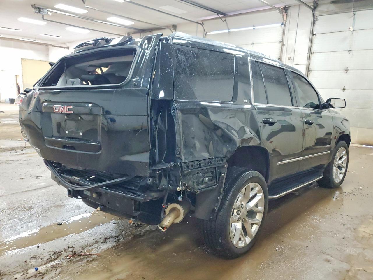 2020 GMC YUKON SLT — Фото 3 из 14