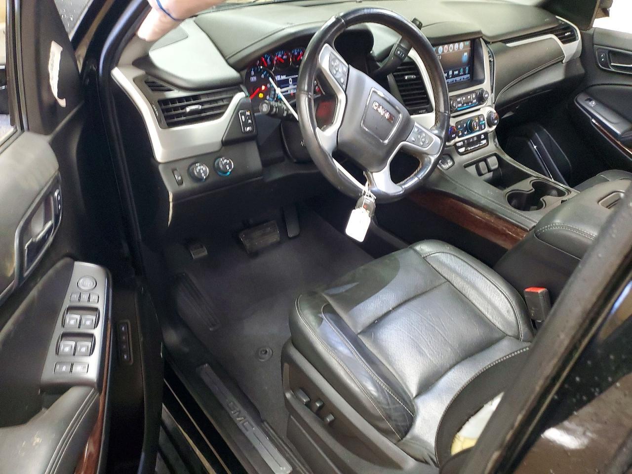 2020 GMC YUKON SLT — Фото 8 из 14