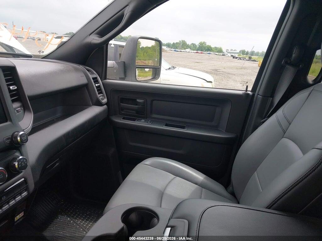 3C7WRNFL4RG182182 2024 RAM 5500 CHASSIS photo no. 6