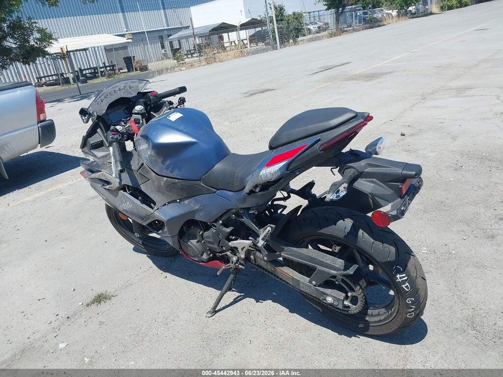 ML5EXGG17TDA79170 2026 KAWASAKI EX500 photo no. 3