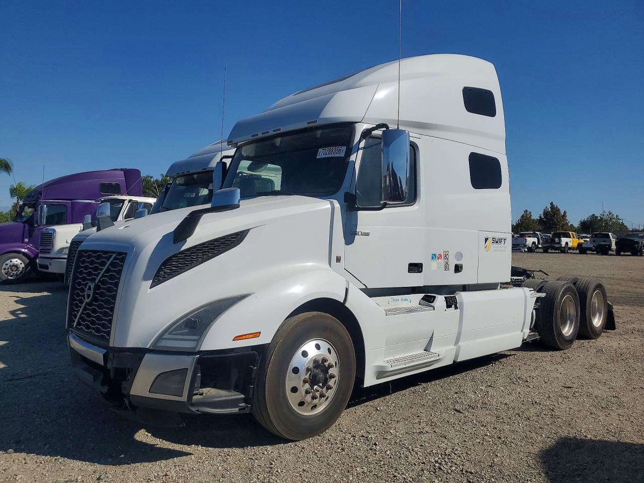 2022 VOLVO VNL SEMI TRUCK