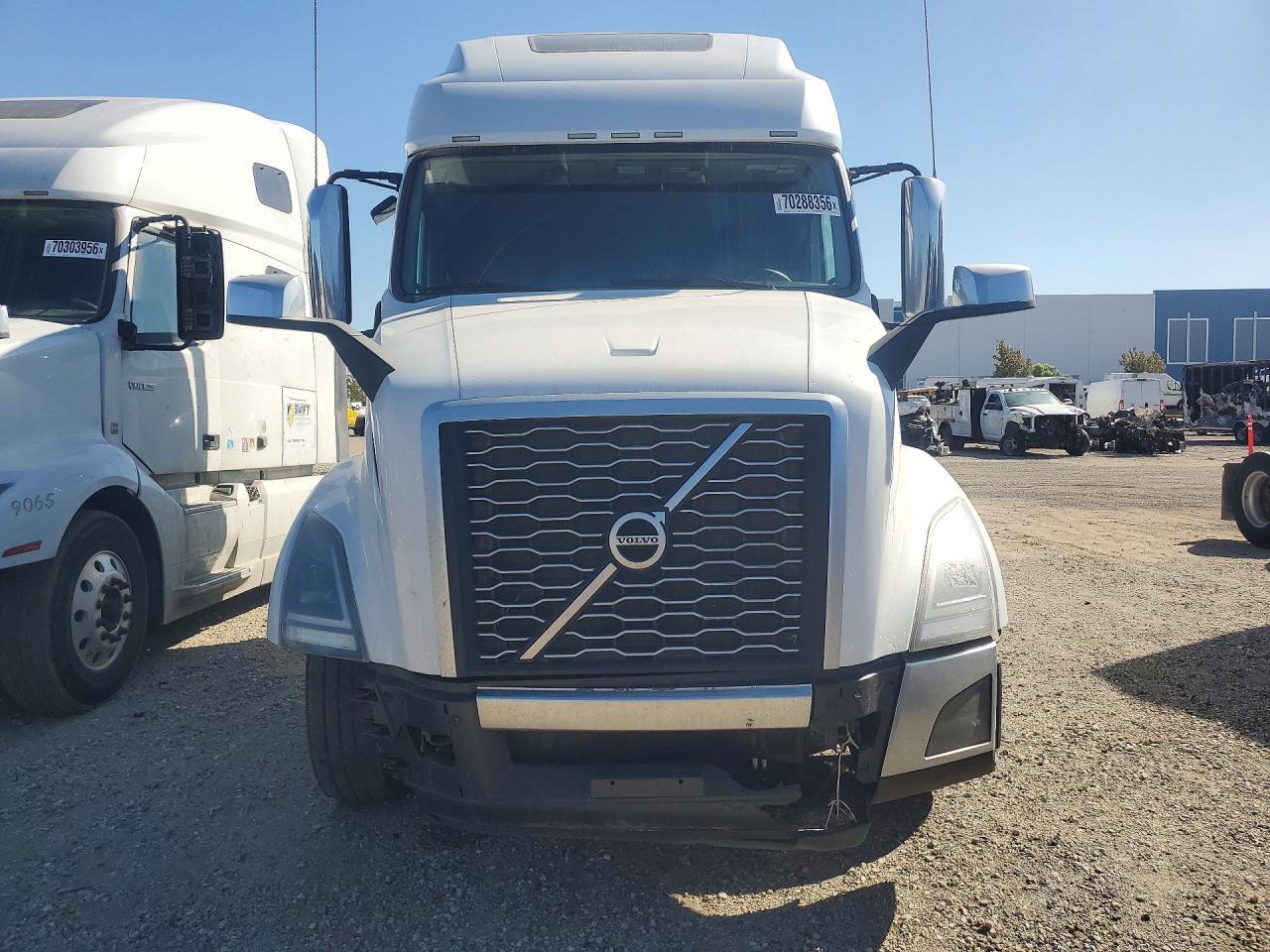 2022 VOLVO VNL SEMI TRUCK — Фото 5 из 14