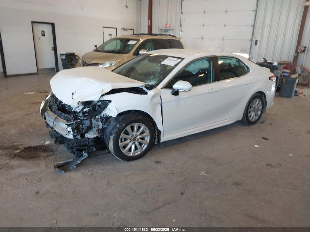 4T1G11AK3LU975361 2020 TOYOTA CAMRY photo no. 2