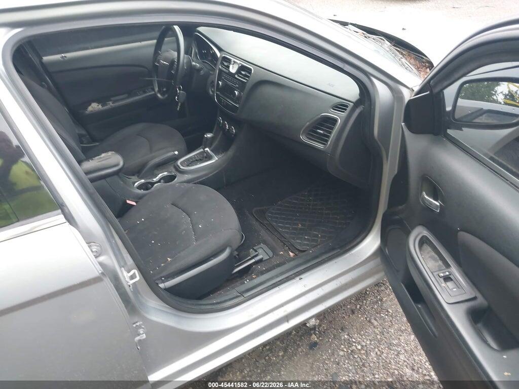 1C3CCBAB5DN686422 2013 CHRYSLER 200 photo no. 5