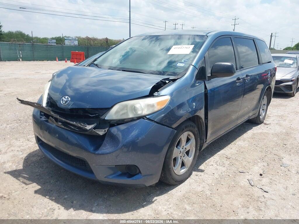 5TDZK3DC5FS650665 2015 TOYOTA SIENNA photo no. 2