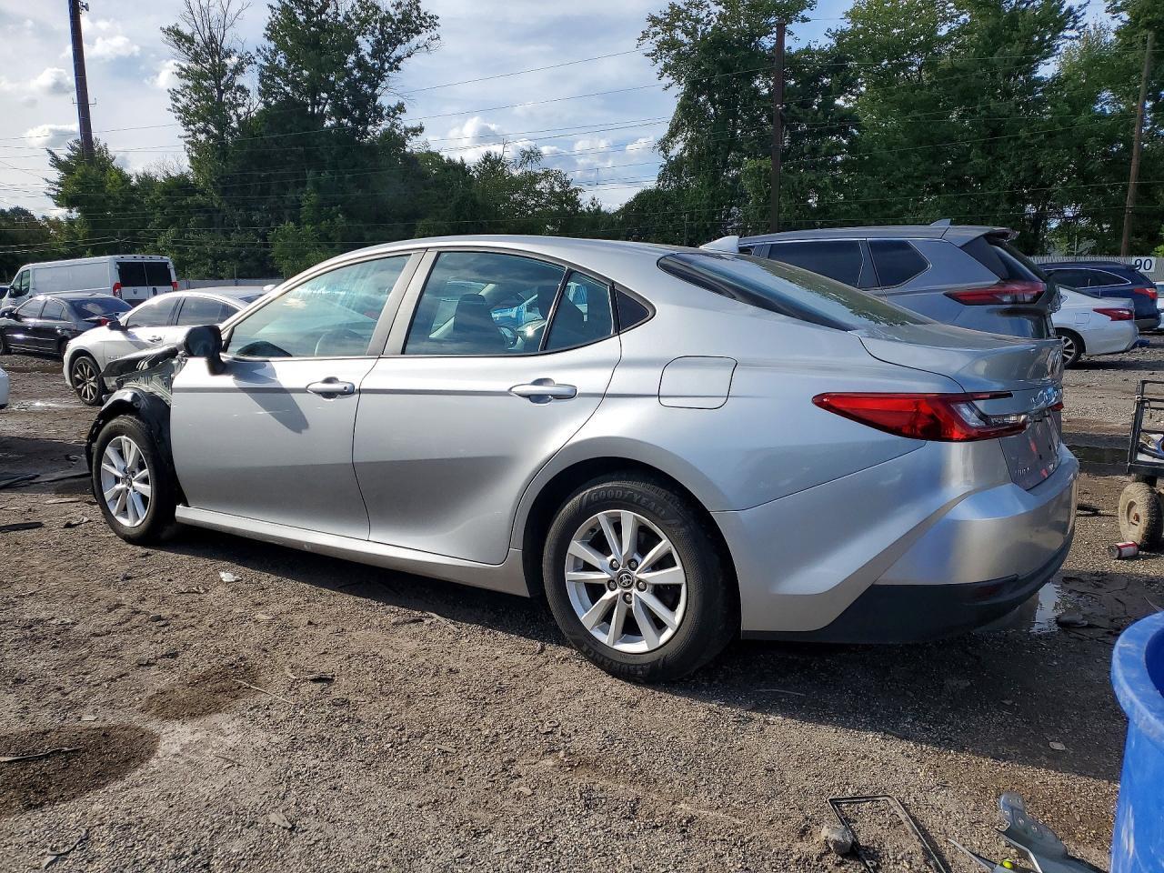 2025 TOYOTA CAMRY LE — Фото 2 из 13