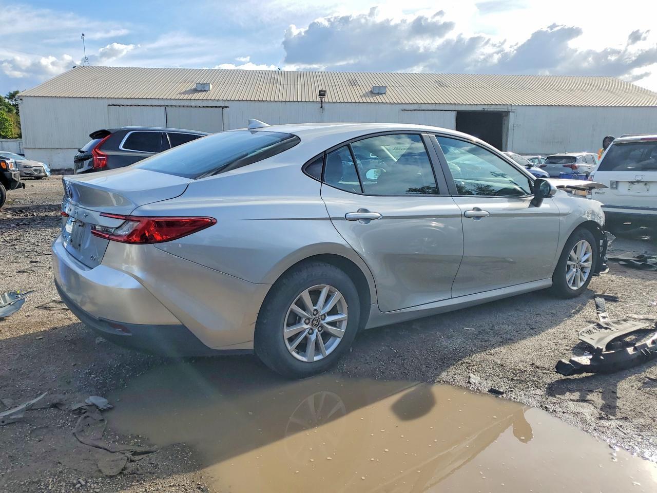 2025 TOYOTA CAMRY LE — Фото 3 из 13