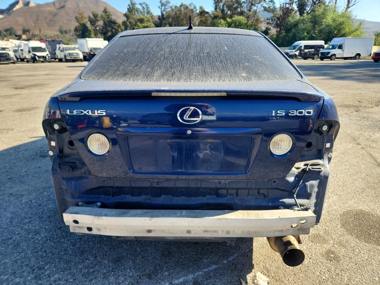 2004 LEXUS IS 300 — Фото 6 из 12