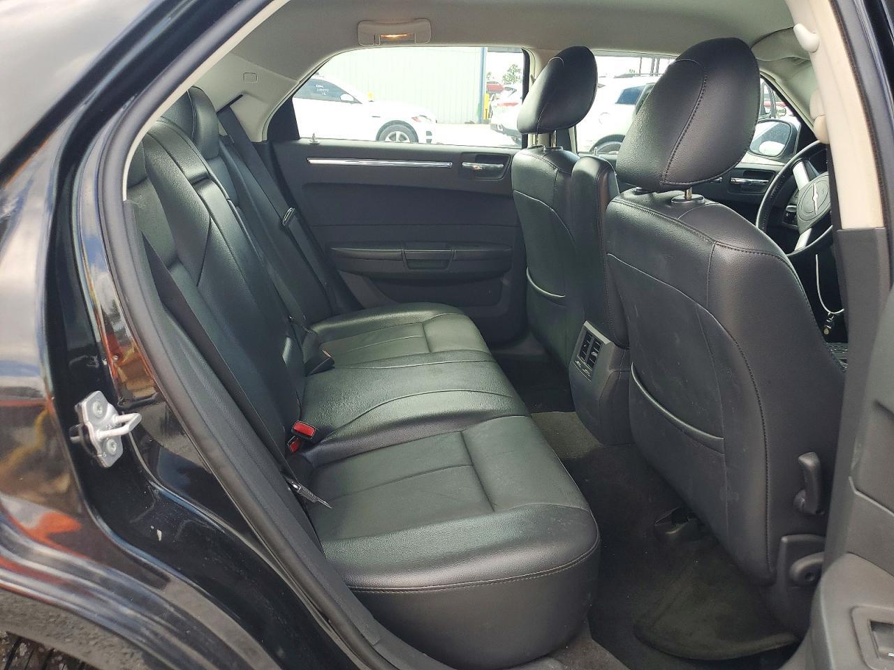 2010 CHRYSLER 300 TOURING — Фото 10 из 12
