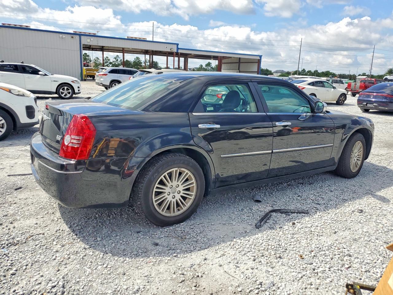 2010 CHRYSLER 300 TOURING — Фото 3 из 12