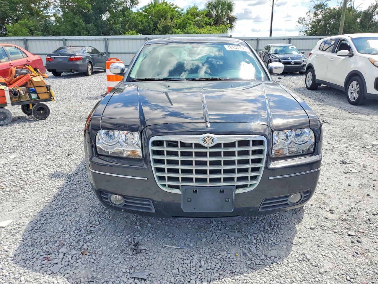 2010 CHRYSLER 300 TOURING — Фото 5 из 12