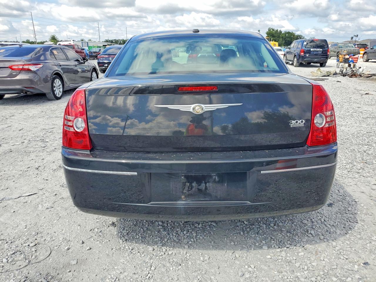 2010 CHRYSLER 300 TOURING — Фото 6 из 12