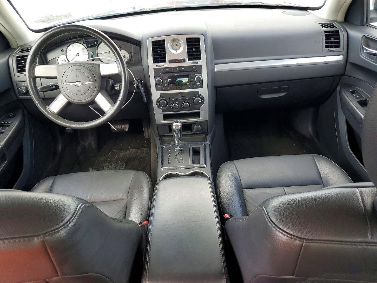 2010 CHRYSLER 300 TOURING — Фото 8 из 12