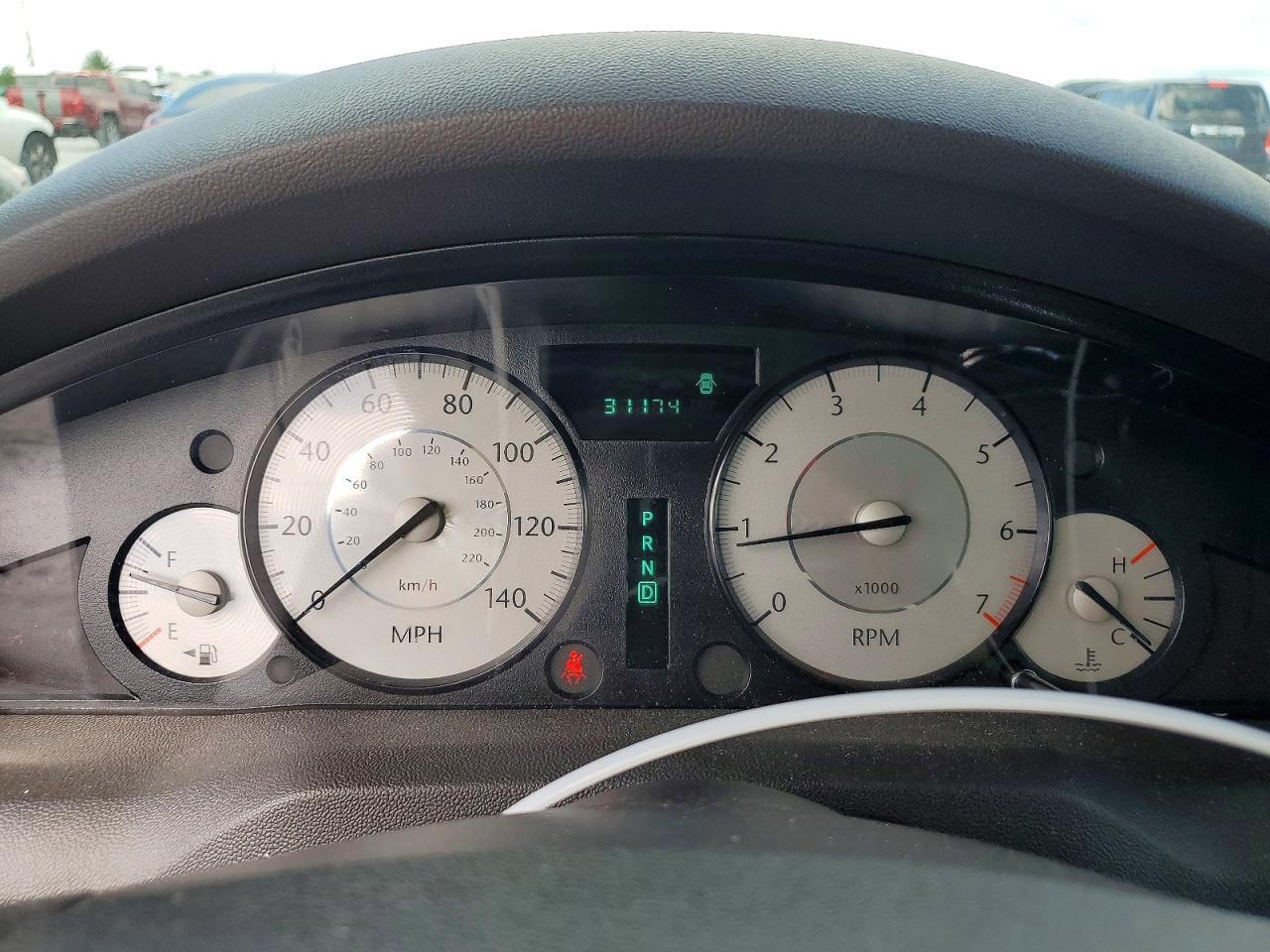 2010 CHRYSLER 300 TOURING — Фото 9 из 12