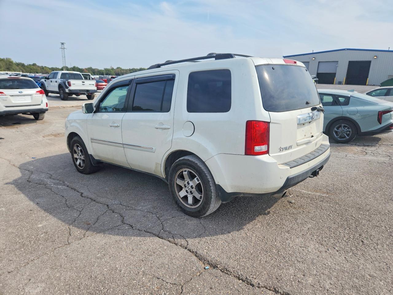 2011 HONDA PILOT TOURING — Фото 2 из 13