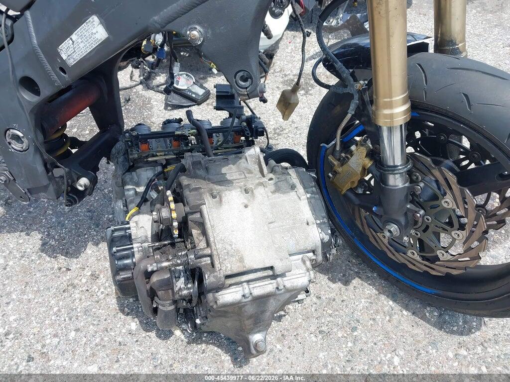 JS1GN7CA252114021 2005 SUZUKI GSX-R600 photo no. 11
